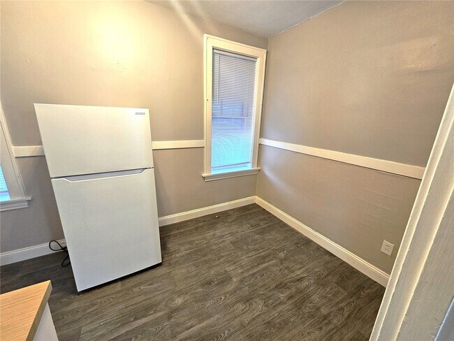 Building Photo - 4953 Holly Hills Ave