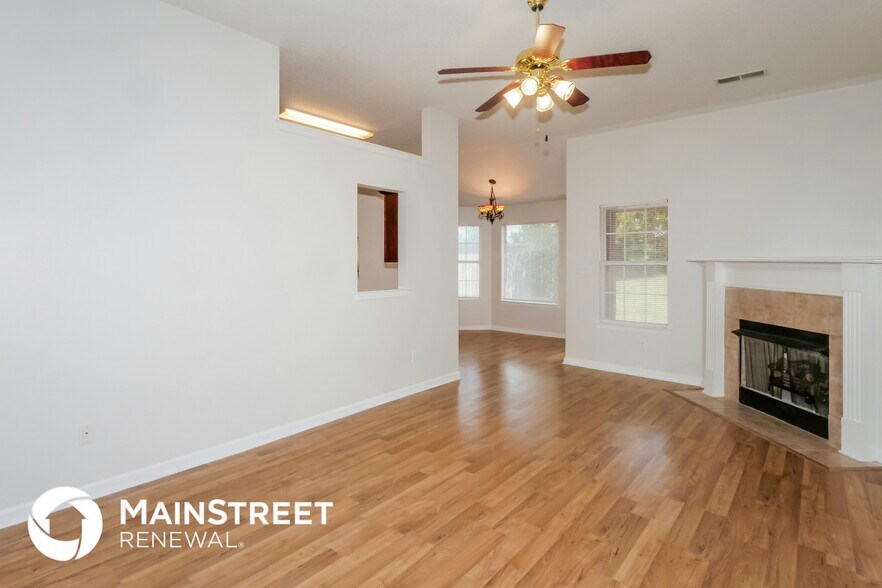 Building Photo - 8486 Clubview Dr
