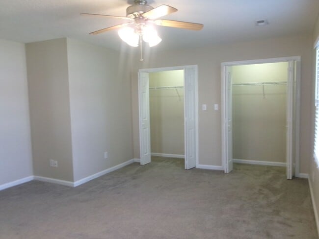 Building Photo - 2 bedroom,2 bath home in Meadowoods commun...