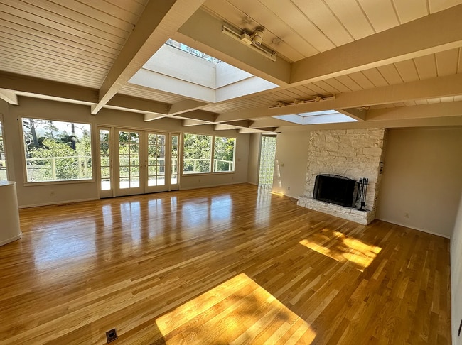 Building Photo - 3300 7th Pl