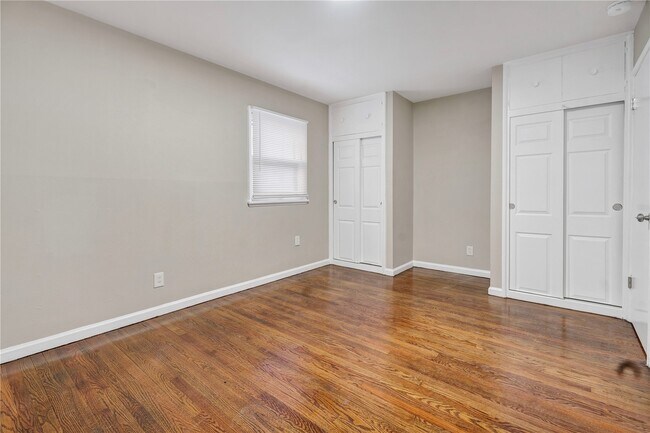 Building Photo - 9725 Medford Dr