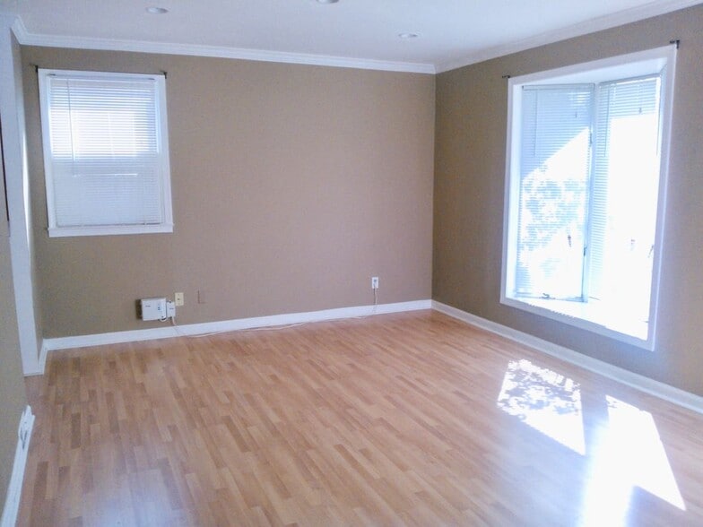 Building Photo - 4912 Upland Dr