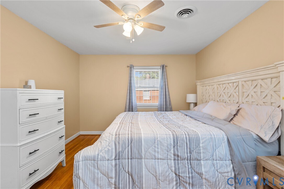 Building Photo - 1871 Pender Ave