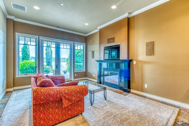 Building Photo - Mercer Island Waterfront Home