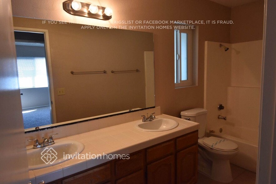 Building Photo - 31348 Huron St