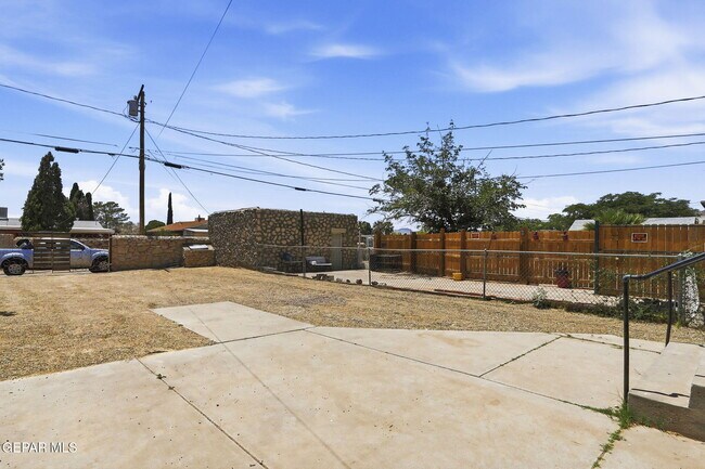 Building Photo - 3329 Old Spanish Trail