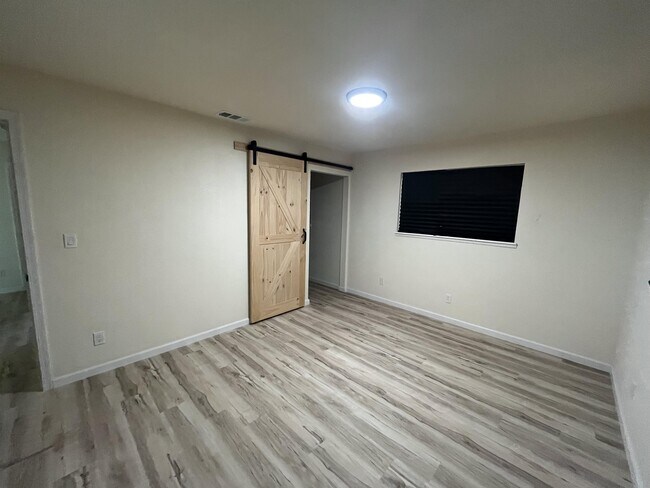 Building Photo - 3021 Farris Ave