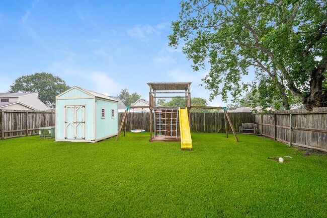 Building Photo - 1122 Chase Park Dr