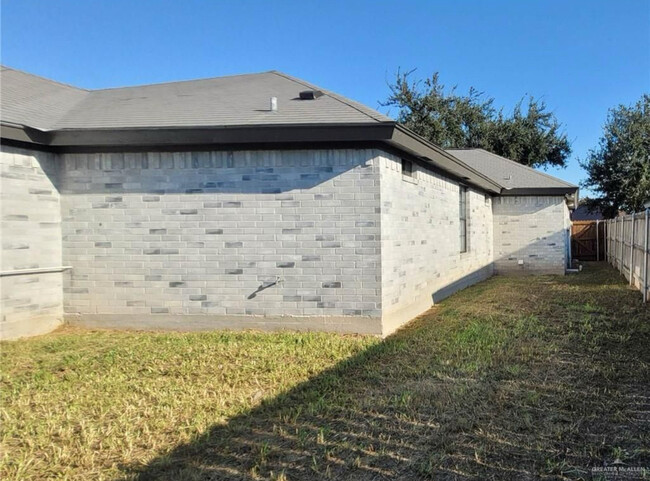Building Photo - 9017 N 37th Ln