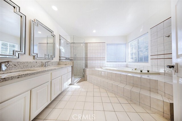 Building Photo - 2255 E Chevy Chase Dr