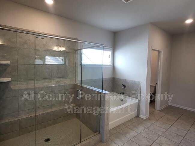 Building Photo - 3328 Fall Branch Ln