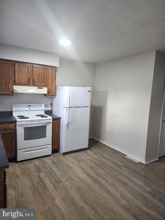 Building Photo - 130 W 13th St