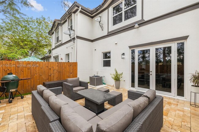 Building Photo - 7852 NW 116 Pl