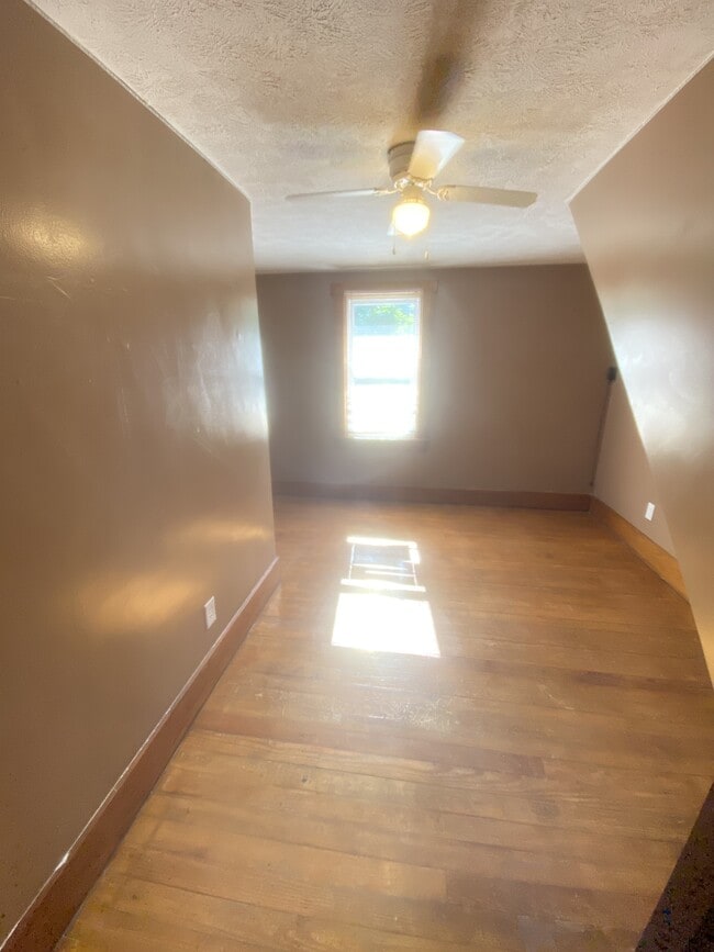 Building Photo - 317 N Madriver St