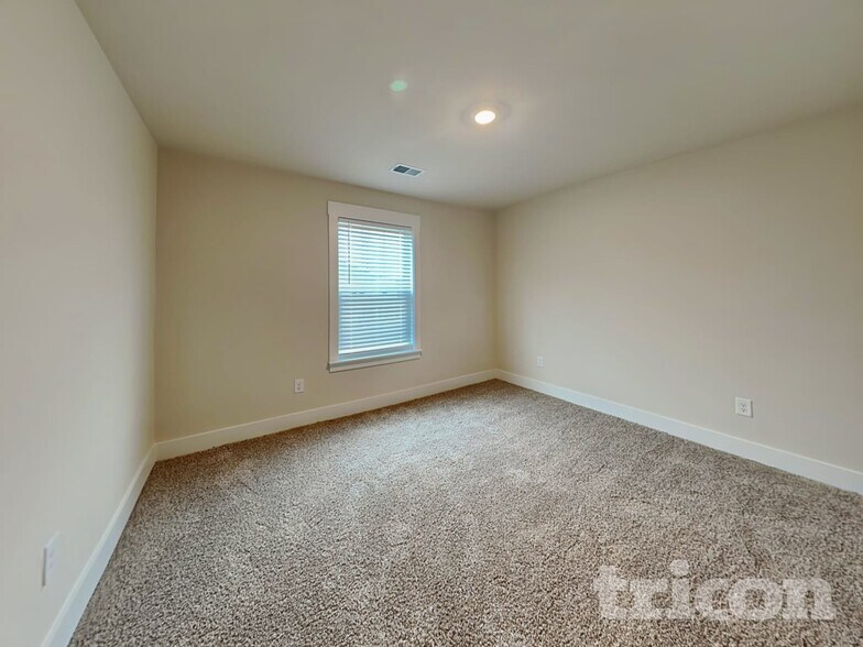 Building Photo - 308 Allenby Ln