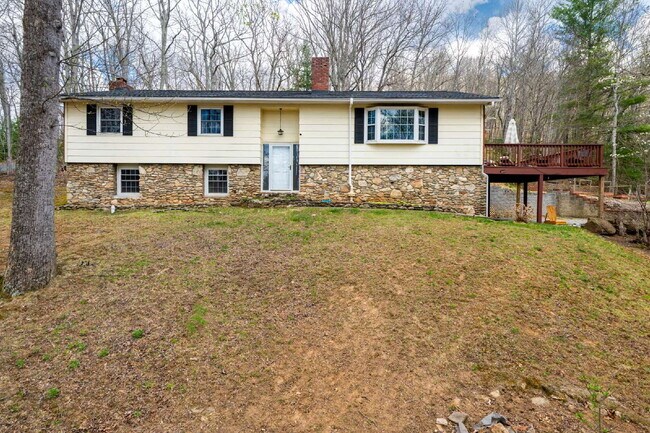 Building Photo - Fairview Retreat | 3BR/3BA with Finished Basement, 2-Car Garage & Private Yard — 17 Min to Asheville