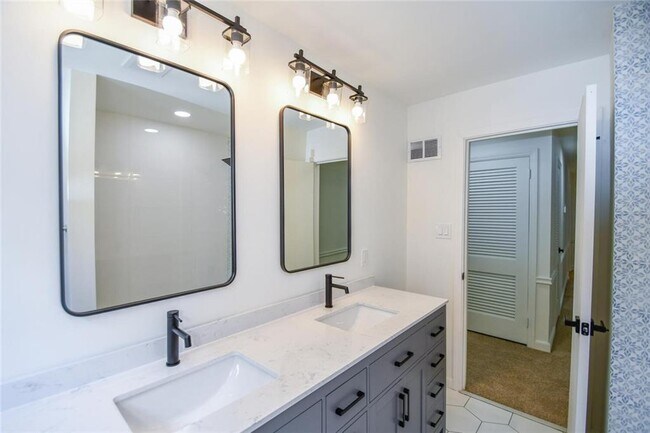 Building Photo - 17040 Birmingham Rd