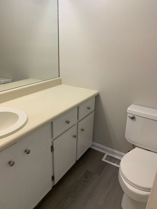 Building Photo - This charming 3-bed, 2.5-bath townhome is available for rent.