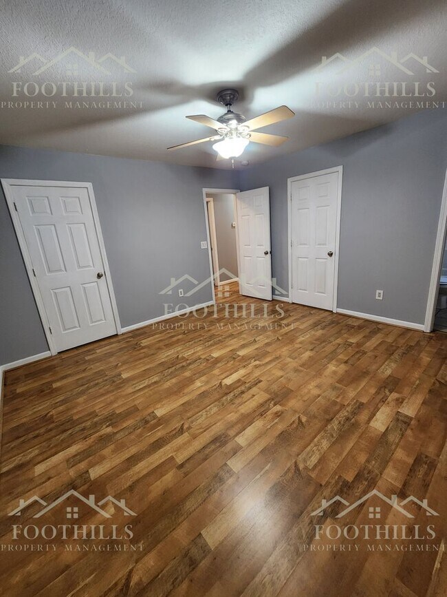 Building Photo - 438 Old Colony Rd