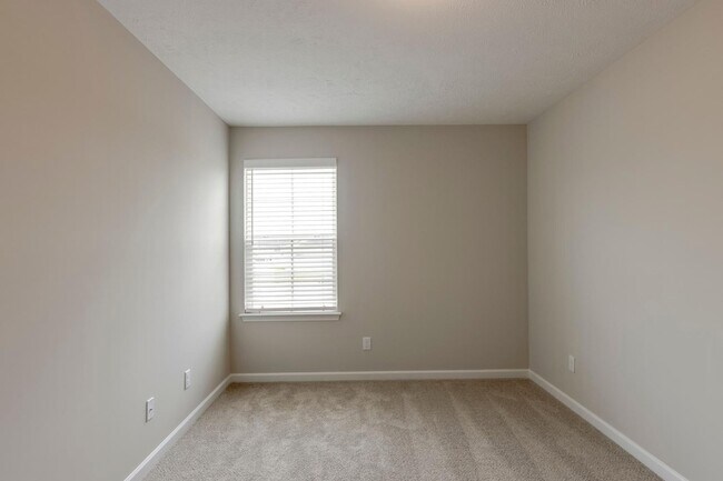 Building Photo - 4327 Doral Dr