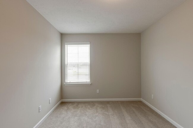 Building Photo - 4333 Doral Dr