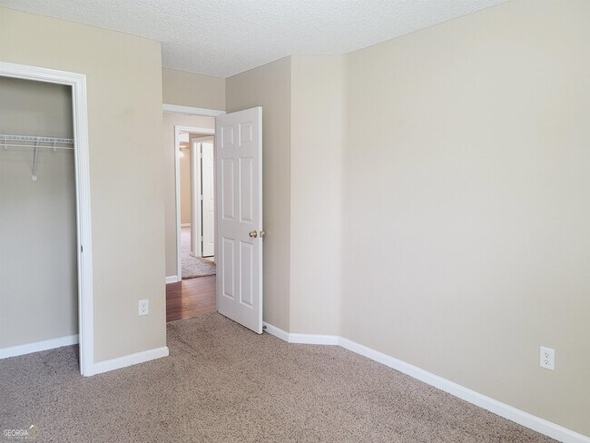Building Photo - 6007 Towne Pk E Dr