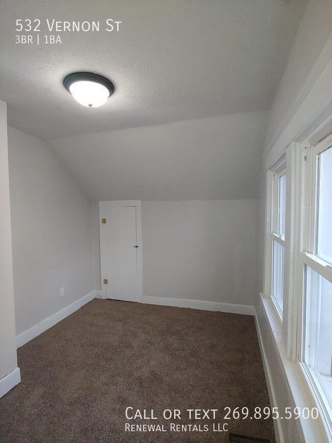 Building Photo - 532 Vernon St