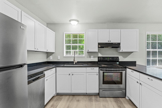 Building Photo - 3630 Columbine Dr