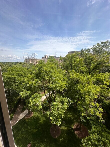 Building Photo - 6001 Arlington Blvd