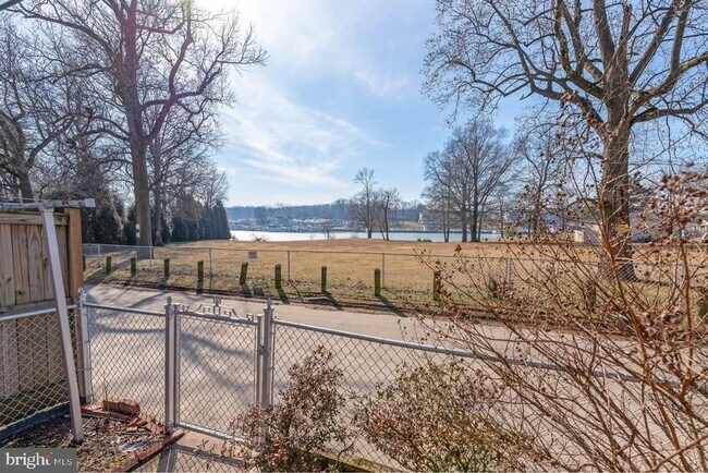 Building Photo - 114 Riverthorn Rd