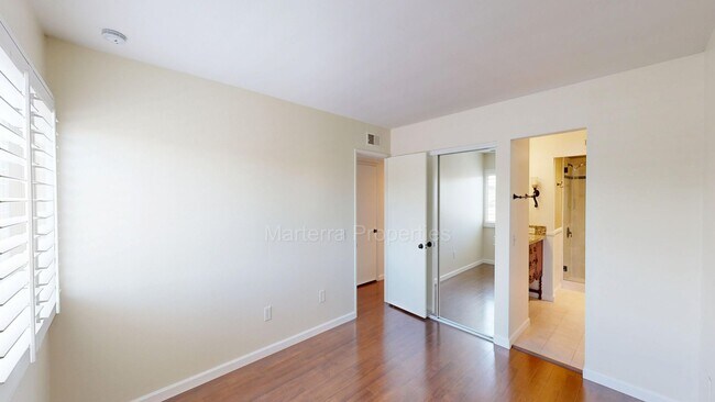 Building Photo - Beautiful Second-Floor Condo in the Desirable 55+ Huntington Landmark Community