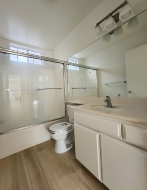 Interior Photo - 3750 Kelton Ave