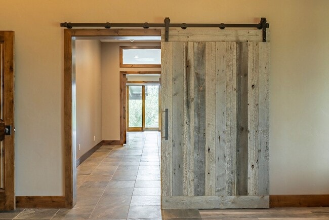 Building Photo - Ranch home in Kamas