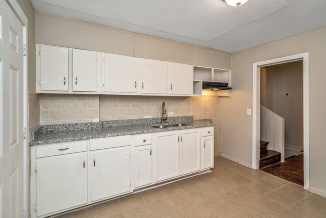 Building Photo - Don’t Miss This Beautifully Renovated Home...