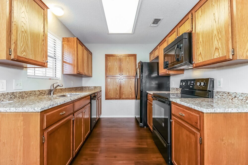 Building Photo - 819 Crystal Creek Ln