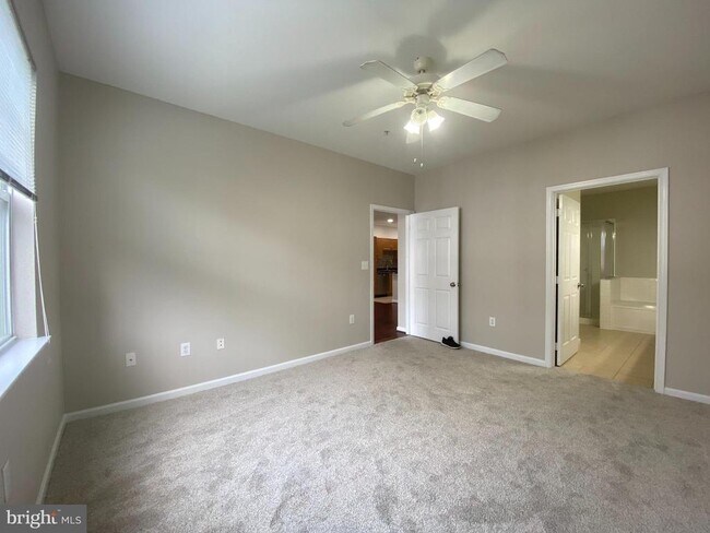 Building Photo - 12929 Centre Park Cir