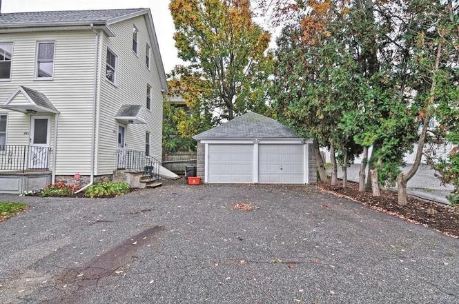 Building Photo - 25 Saunders St