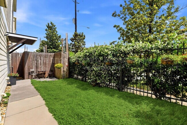 Building Photo - 1512 Crockett St