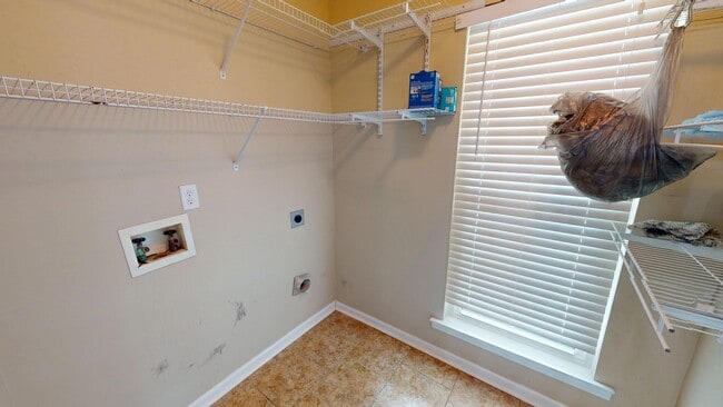 Building Photo - Lovely 3/2 in the Heart of Millbrook