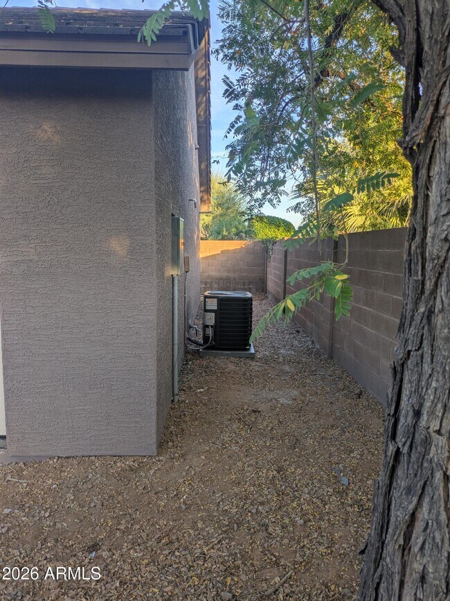 Building Photo - 14339 W Desert Hills Dr