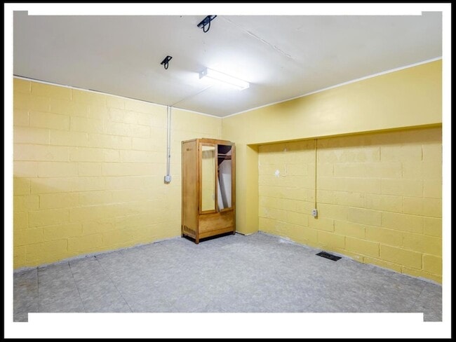 Building Photo - 112 E Lawson St