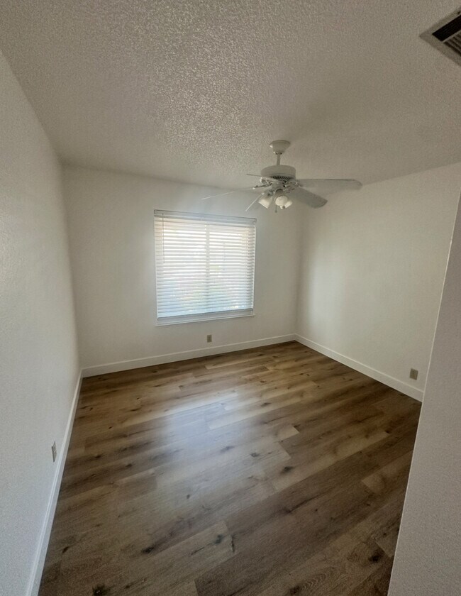 Building Photo - 1701 Ventura Way