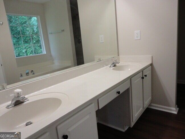 Building Photo - 1715 Crestwell Ln SW