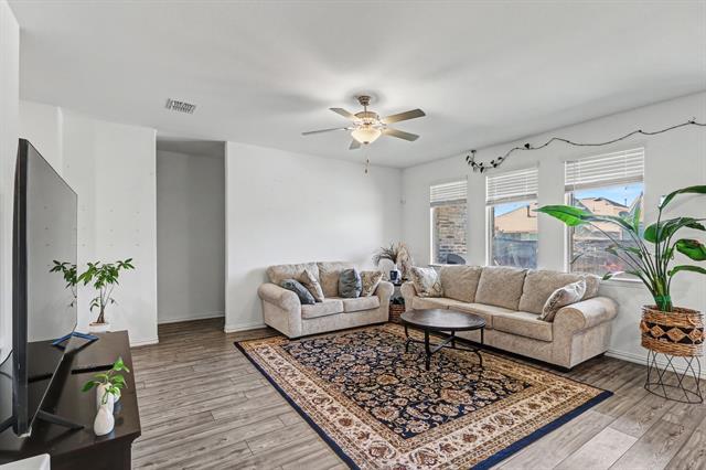 Building Photo - 812 Carmen St