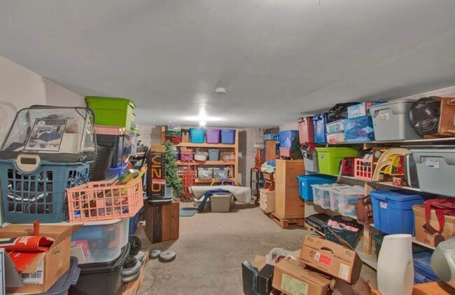 Building Photo - 10561 North Rd