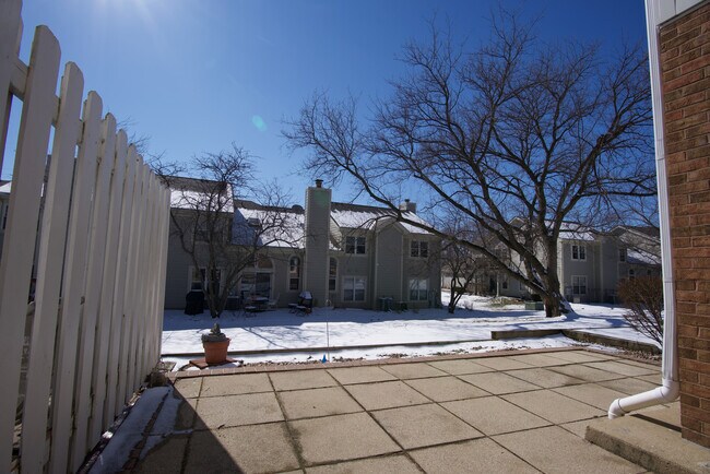 Building Photo - 253 W Golfview Terrace