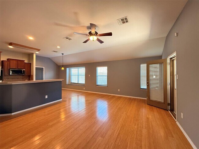 Building Photo - 2701 Pedernales Falls Dr