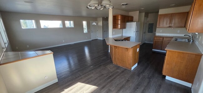 Building Photo - Modern 3-Bed Duplex with Hilltop Views and...