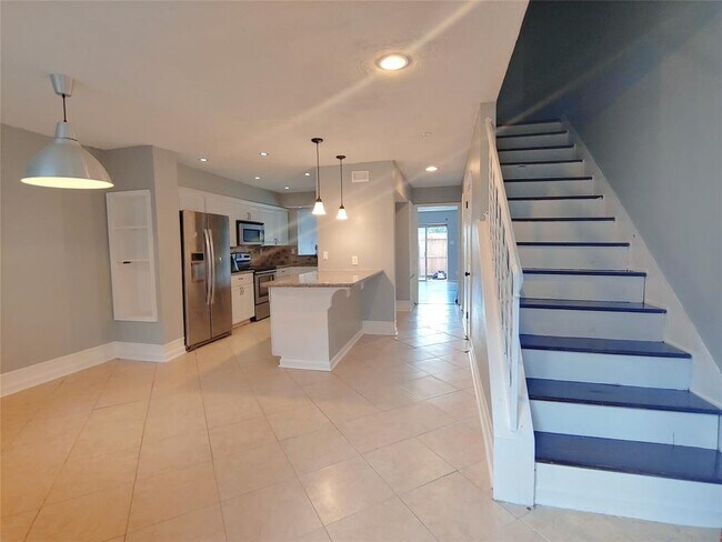 Building Photo - 11550 Chimney Rock Rd