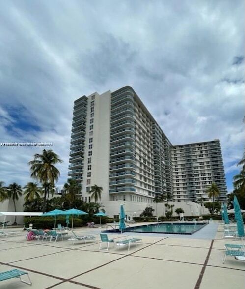 Building Photo - 3800 S Ocean Dr